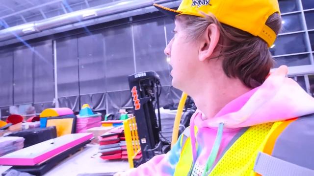 JUSTIN IS BACK! (Can He Stop the Thief?) смотреть онлайн