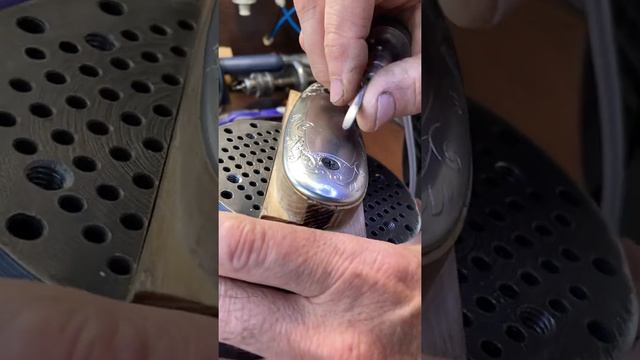 Очередной тест пневмогравера работающего от нажатия рукой(без педальный вариант) смотреть онлайн