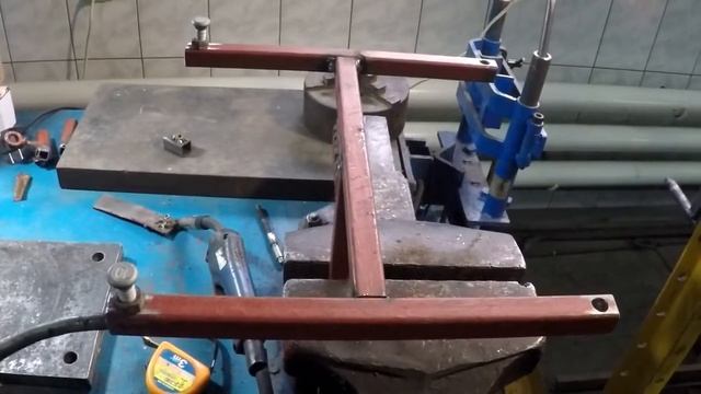 Подставка под миски для собаки своими руками.