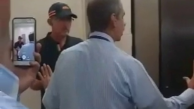 Directivas De Mayorca Expulsan A Joven Y Anciano Que Tenian Sexo En Los Baños