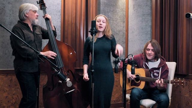 Ksusha Sotkina - Crying On The Airplane смотреть онлайн