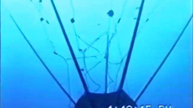 Самолет сбрасывает РГАБ в воду смотреть онлайн