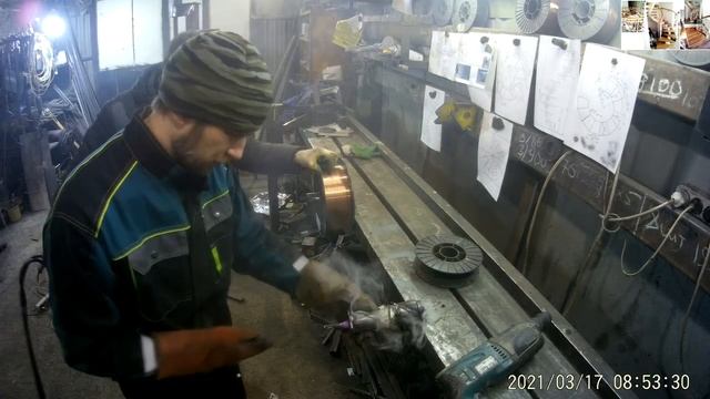 СЕКРЕТ РАСКРЫТ! Сварщики об этом не говорят. Перемотка проволоки на катушках. смотреть онлайн