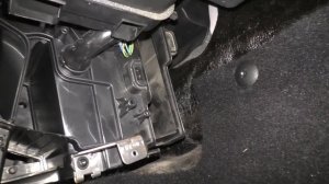 Замена салонного фильтра Лада Веста. фильтр lada Vesta