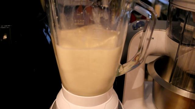 Bananen-Vanilleeis-Milchshake im Bosch SilentMixx Standmixer смотреть онлайн