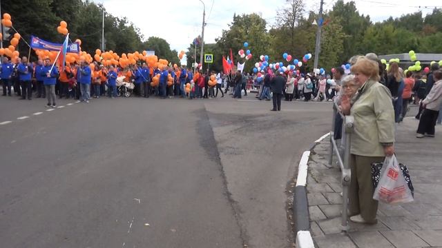 Шествие колон предприятий Долгопрудного в честь 60-ти летия города смотреть онлайн