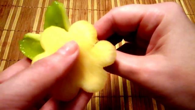 Как красиво нарезать ананас! Украшения для коктейлей! Украшения из фруктов! Decoration of fruits! смотреть онлайн