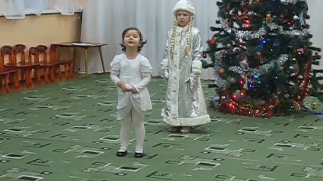 Горит огнями ёлочка смотреть онлайн