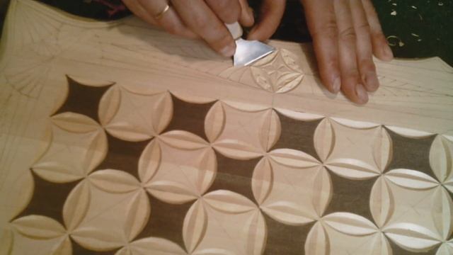 Геометрическая резьба по дереве. Шахматная доска и нарды два в одном. смотреть онлайн