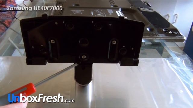 Samsung F7000 Series 7 - How to assemble the Smart TV Stand - Unbox Fresh смотреть онлайн