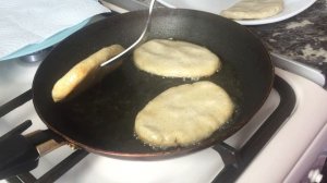 КУКУРУЗНЫЕ ЛЕПЕШКИ СО СМЕТАННО-ТВОРОЖНЫМ СОУСОМ/ СИСКАЛ, Т1О БЕРАМ. ЧЕЧЕНСКОЕ БЛЮДО