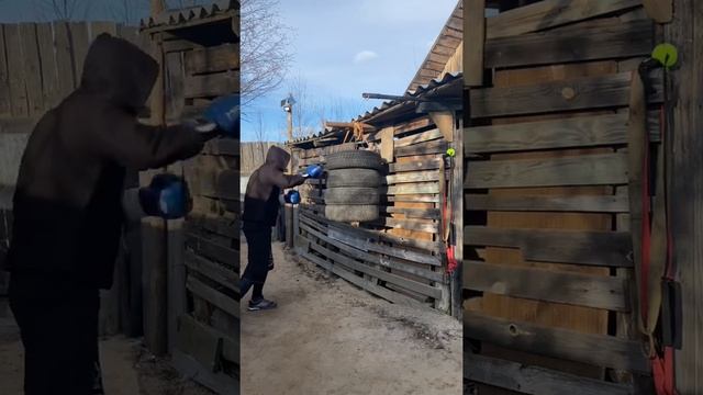 Самодельная груша из покрышек #shorts смотреть онлайн