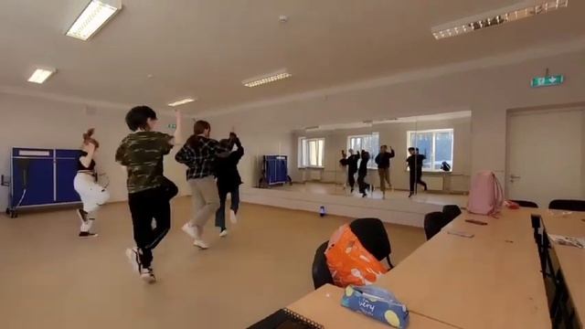 Направление K pop в Силламяэ приобрели свою студию смотреть онлайн