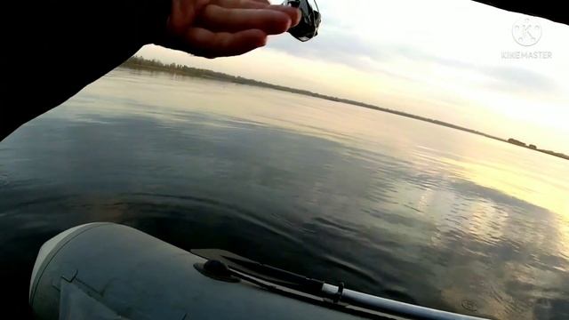 Рыбалка в Саратове. Нашёл затопленную лодку.Поймал хороших голавлей.+БОНУС смотреть онлайн
