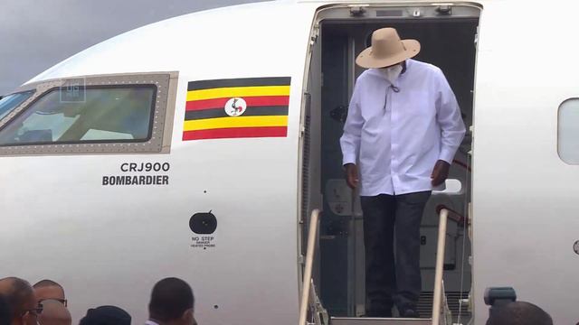 President Museveni arrives in style in Arusha | EAC Common market summit 2022 смотреть онлайн