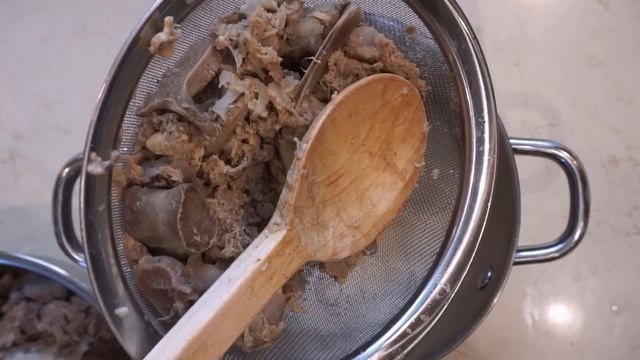 Making Tonkotsu Ramen Using Leftover Pork Bones