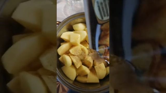 Картошка по-деревенски со сливочно-чесночным соусом смотреть онлайн