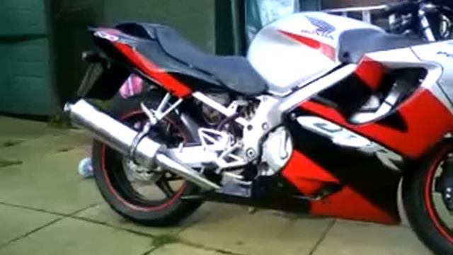 HONDA CBR 600 F4I , WITH SEAT COWL . смотреть онлайн