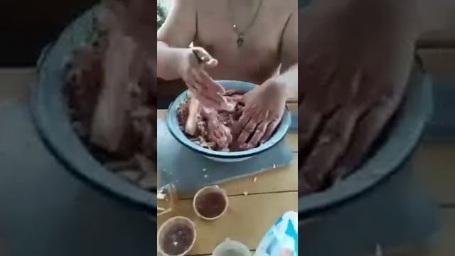 Готовим шашлыки на даче с мариновкой! смотреть онлайн