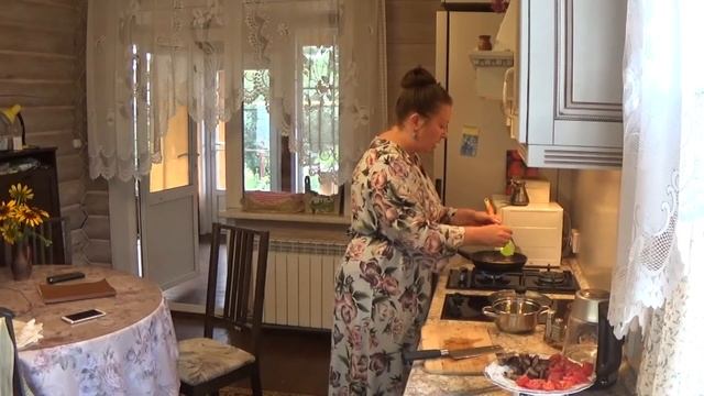 Готовлю - готовлю, а еды нет. Завтрак в 6 вечера Лепили манты Опять шашлык. Худею - похудею на диет смотреть онлайн