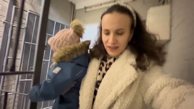 ВЛОГ: 🪄 Таксист-волшебник | Мучаюсь с документами | У нас снова гости 26.02.24 смотреть онлайн