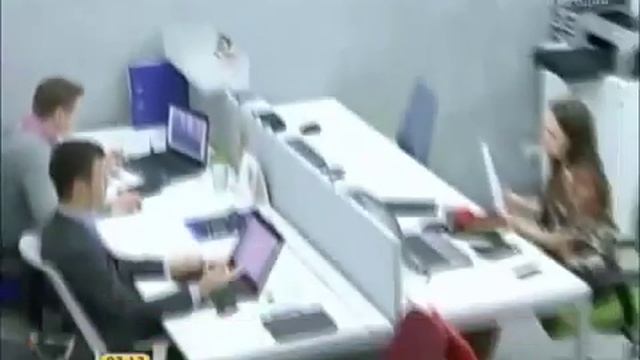 Как женщине выжить в мужском коллективе смотреть онлайн