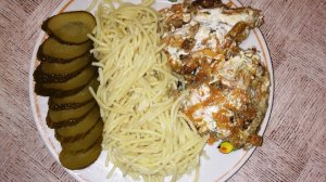 ПЕЧЕНЬ ГОВЯЖЬЯ ПО-ДОМАШНЕМУ, в сметанном соусе....