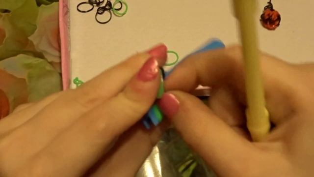 божья коровка из резинок