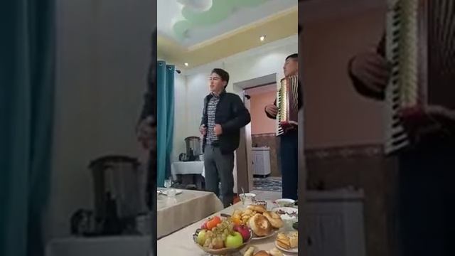 Өтө жакшы ырдаптыр бул бала. смотреть онлайн