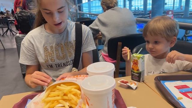 Только случай уберег от больших штрафов. В шоке от аэропорта. Перелет домой. смотреть онлайн