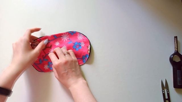 DIY. Утилизация остатков ткани и лоскутов. Шьём МАСКУ для сна, простая, но очень полезная вещь смотреть онлайн