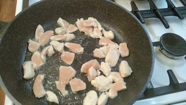 Куриная грудка в сырном соусе! / Рецепт "на скорую руку"! смотреть онлайн