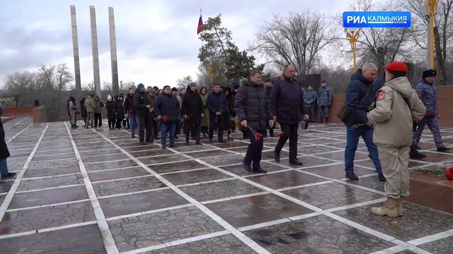В Элисте отметили День защитника Отечества смотреть онлайн