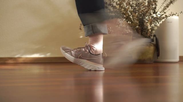 Try-on 001. Nike React Infinity Run Flyknit Women's Running Shoe, plum fog смотреть онлайн