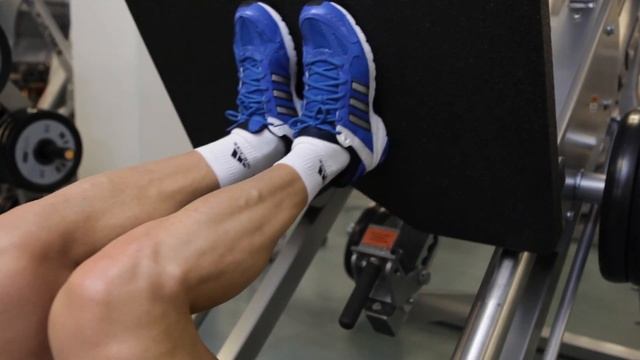 Leg Press Narrow Stance - Thighs Exercise смотреть онлайн