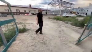 Приморский Губернатор Кожемяко беседует с пьяным охранником.