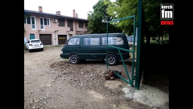 У гаражного кооператива на «Черепашке» в Керчи появился забор смотреть онлайн