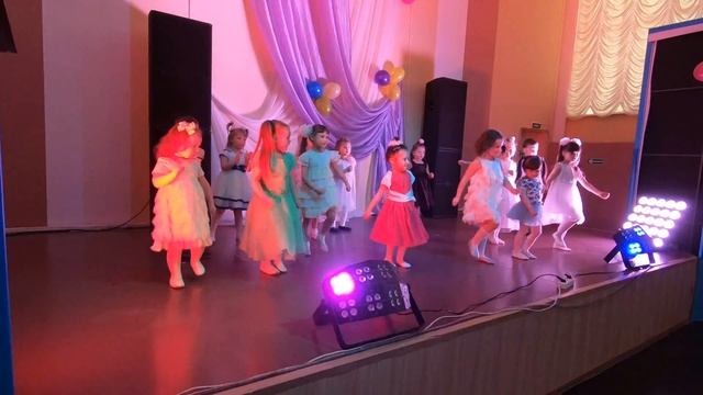 Маленькие звёзды Танец группы Игроритмика смотреть онлайн