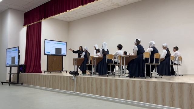 Урок на сцене по обществознанию (Наурский район) смотреть онлайн