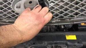 Снять решётку радиатора Форд Мондео 3
