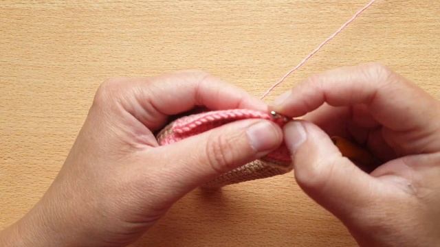 Летний комплект одежды для куклы крючком. 2. Козырек от солнца #одежда_для_куклы смотреть онлайн