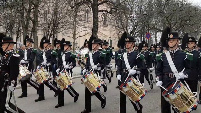 Hans majestets kongens garde - Parade i Oslo 20 april смотреть онлайн
