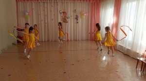 Ансамбль "Чудесная ленточка", танец "Я рисую этот мир" 
МБУ д/с № 43 "Гнёздышко" г. Тольятти