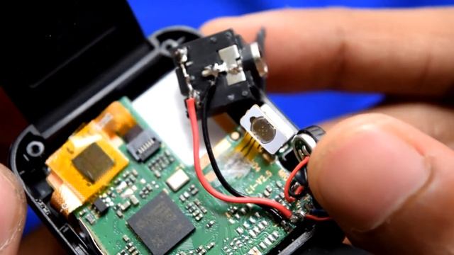 ⌚ U8 Smartwatch : Bringing Back my iPhone Headphone Jack смотреть онлайн