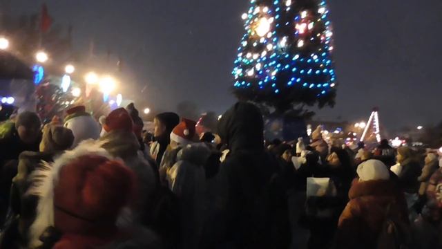 Дед мороз зажёг ёлку на Театральной площади 23.12.17 смотреть онлайн