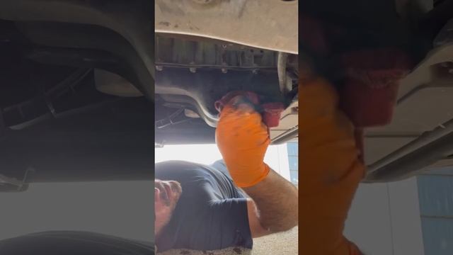 2008-2014 KIA FORTE ENGINE OIL CHANGE смотреть онлайн