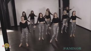 Tout le monde danse.  Танцуй Россия.