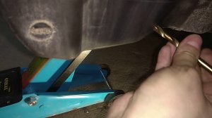 Установка передних и задних брызговиков на шкоду рапид.