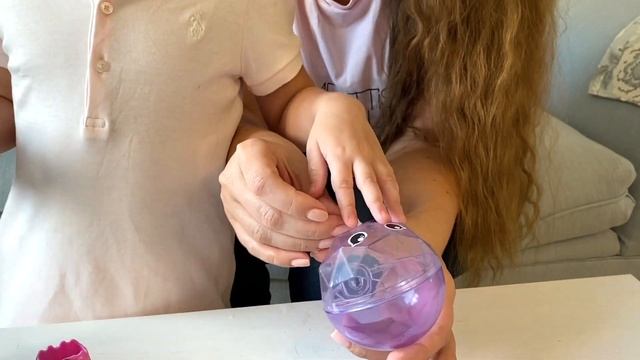 Эмилька и мама распаковывают куклы ЛОЛ/ Emilka and Mom are unboxing LOL dolls смотреть онлайн