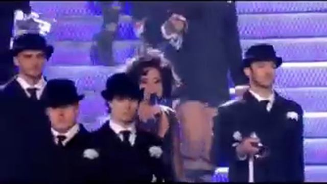 Lily Allen Live at The Brit Awards 2010 Feature Performance смотреть онлайн